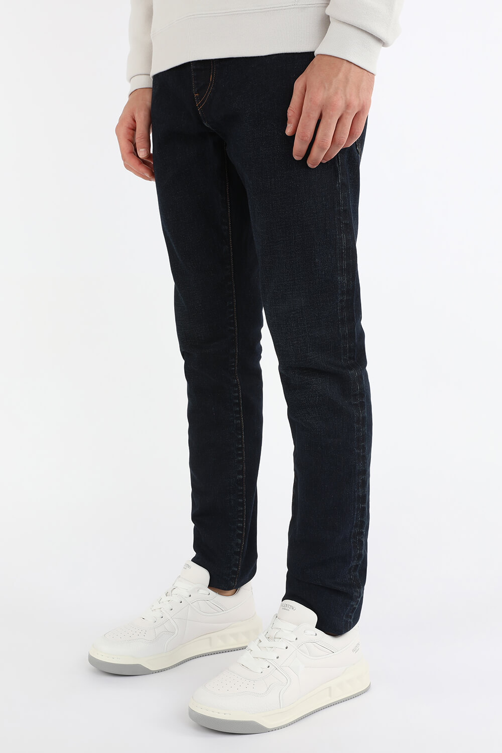 נעלי סניקרס עם לוגו בצבע לבן